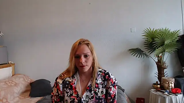 Doucelouve9 online show from 02/21/25, 09:24