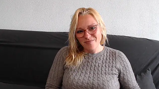 Snapshot of Doucelouve9 chatting on 02/28/26, 01:55 Doucelouve9 online show from 02/28/26, 01:55