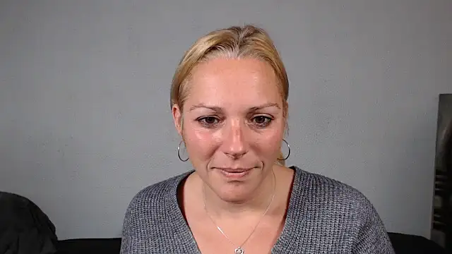 Doucelouve9 online show from 12/18/25, 05:17