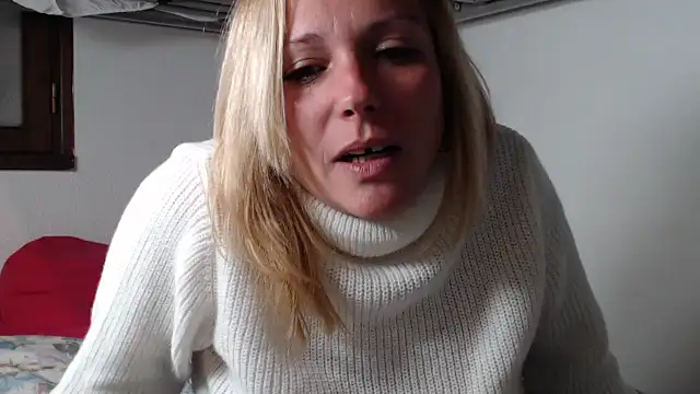 Snapshot of Doucelouve9 chatting on 01/06/26, 05:28 Doucelouve9 online show from 01/06/26, 05:28