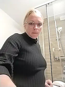 Snapshot of Doucelouve9 chatting on 03/16/26, 02:21 Doucelouve9 online show from 03/16/26, 02:21