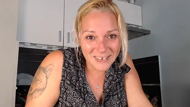 Doucelouve9 online show from 09/24/25, 10:44