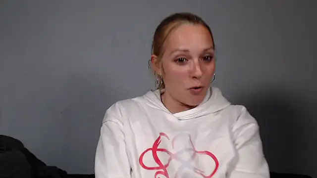 Snapshot of Doucelouve9 chatting on 02/09/26, 05:11 Doucelouve9 online show from 02/09/26, 05:11