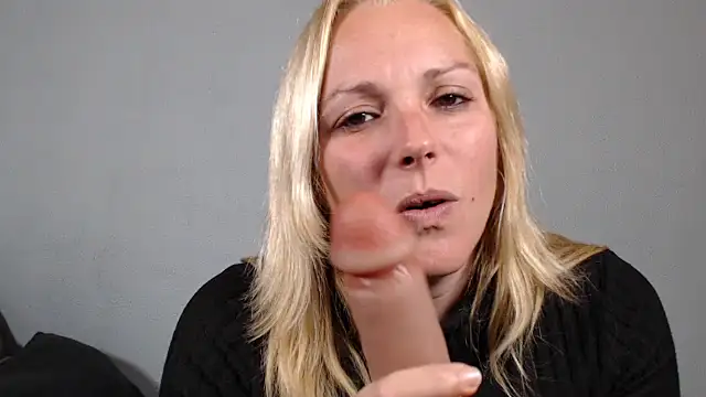 Snapshot of Doucelouve9 chatting on 02/13/26, 05:35 Doucelouve9 online show from 02/13/26, 05:35