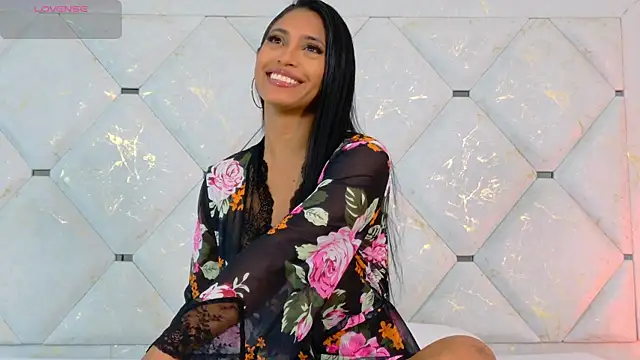 Snapshot of Anna_risse chatting on 10/06/25, 04:13 Anna risse online show from 10/06/25, 04:13