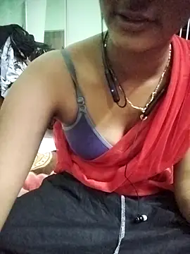 Snapshot of aadhini01 chatting on 02/19/25, 04:55 aadhini01 online show from 02/19/25, 04:55