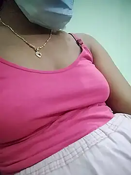 Snapshot of aadhini01 chatting on 12/29/24, 04:18 aadhini01 online show from 12/29/24, 04:18