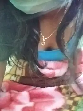 Snapshot of aadhini01 chatting on 12/31/24, 01:36 aadhini01 online show from 12/31/24, 01:36