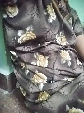 Snapshot of aadhini01 chatting on 09/30/25, 04:57 aadhini01 online show from 09/30/25, 04:57