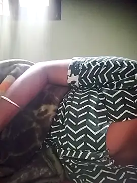 aadhini01 online show from 11/25/25, 07:52