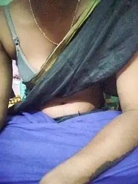 Snapshot of aadhini01 chatting on 02/18/25, 05:09 aadhini01 online show from 02/18/25, 05:09