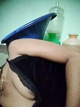 Snapshot of aadhini01 chatting on 02/24/25, 04:26 aadhini01 online show from 02/24/25, 04:26