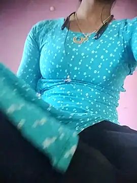 Snapshot of aadhini01 chatting on 03/07/25, 07:08 aadhini01 online show from 03/07/25, 07:08