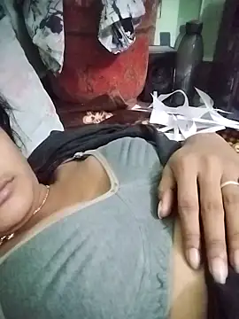 Snapshot of aadhini01 chatting on 02/19/25, 12:25 aadhini01 online show from 02/19/25, 12:25
