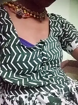 Snapshot of aadhini01 chatting on 10/06/25, 10:10 aadhini01 online show from 10/06/25, 10:10