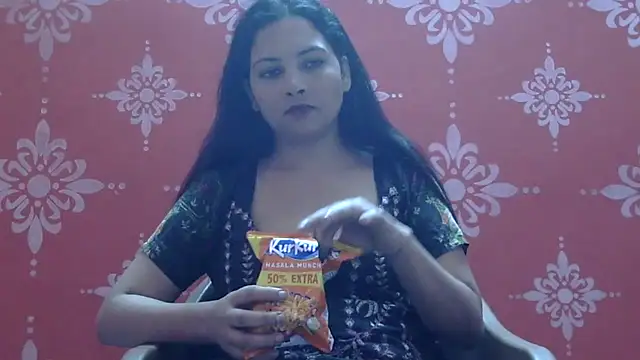 tripti2 online show from 11/19/25, 08:42