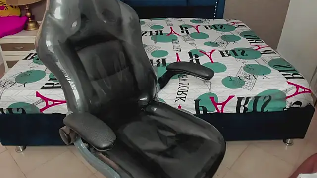 Snapshot of MaiteFlores chatting on 02/16/26, 02:27 MaiteFlores online show from 02/16/26, 02:27