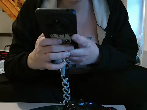 Lauzo21 online show from 11/18/25, 06:39