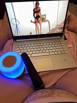 yourcutesarah online show from 10/24/25, 11:42