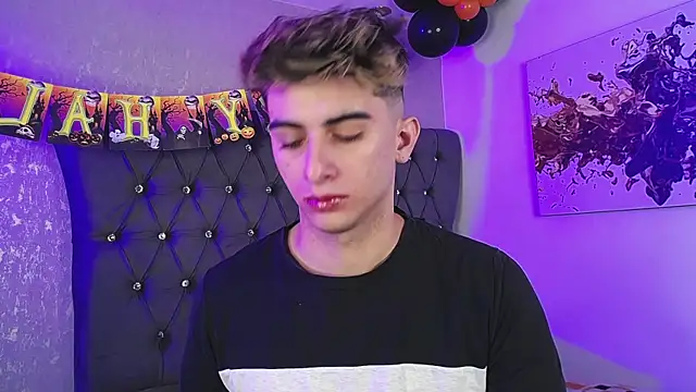 Snapshot of MrWilliseo chatting on 10/14/25, 07:58 MrWilliseo online show from 10/14/25, 07:58