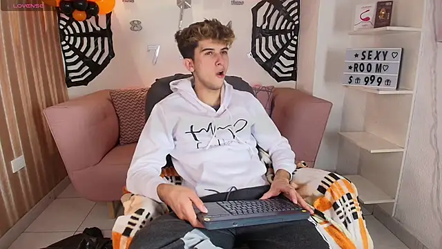 Snapshot of MrWilliseo chatting on 10/12/25, 07:37 MrWilliseo online show from 10/12/25, 07:37