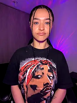 Crystal Dluna online show from 10/13/25, 05:14