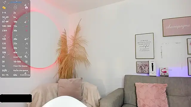 Crystal Dluna online show from 03/10/25, 12:38