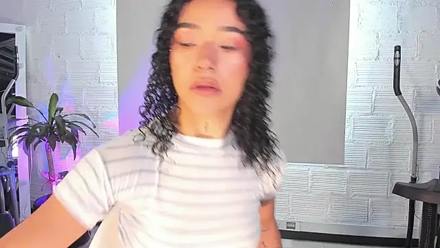 Crystal Dluna online show from 03/07/25, 12:45