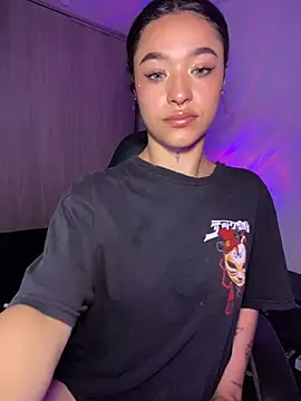 Crystal Dluna online show from 11/14/25, 05:38