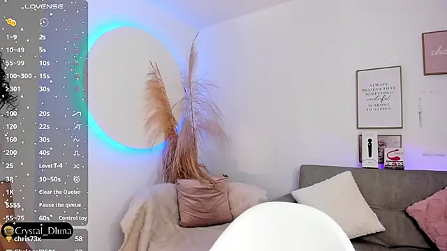 Crystal Dluna online show from 03/11/25, 12:28