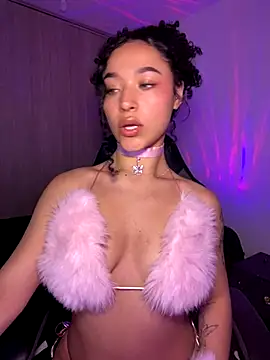 Crystal Dluna online show from 10/08/25, 04:19