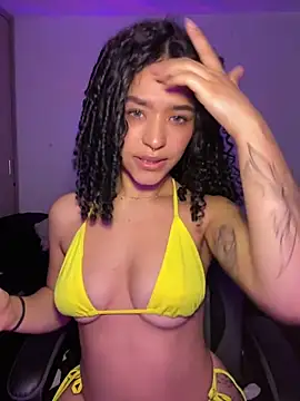 Crystal Dluna online show from 11/20/25, 04:18