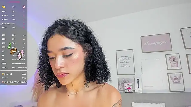 Crystal Dluna online show from 03/20/25, 06:42