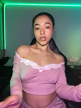 Crystal Dluna online show from 12/05/25, 04:05