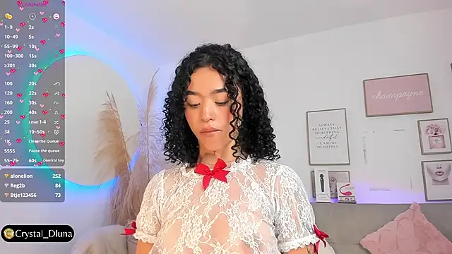 Crystal Dluna online show from 03/11/25, 06:52