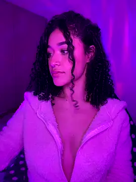 Crystal Dluna online show from 09/11/25, 12:21