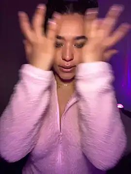 Crystal Dluna online show from 11/13/25, 05:50