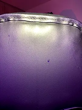 Crystal Dluna online show from 10/29/25, 04:28