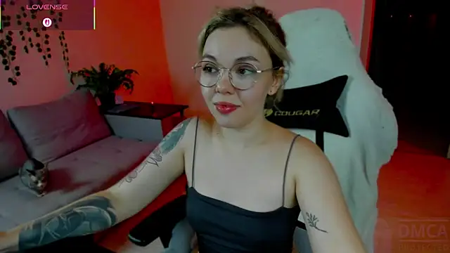 whoa-hoa-hoa-hoa-hoa online show from 11/12/25, 05:28