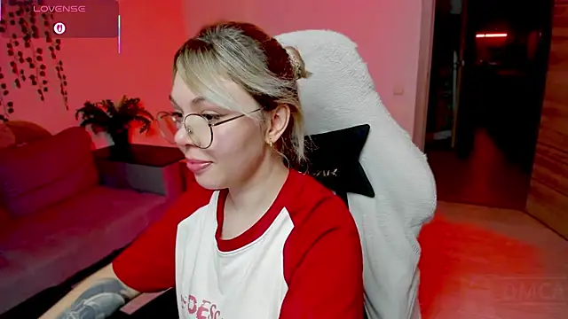 whoa-hoa-hoa-hoa-hoa online show from 11/08/25, 02:20