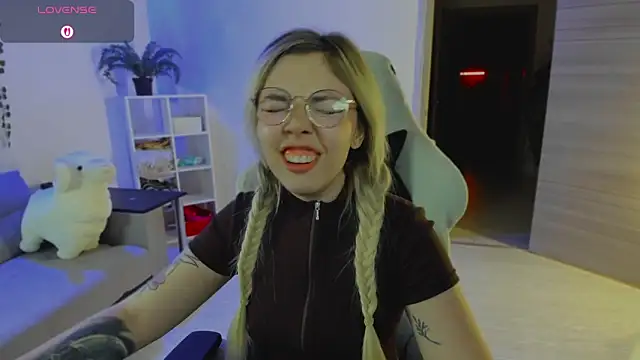 whoa-hoa-hoa-hoa-hoa online show from 12/17/25, 09:09