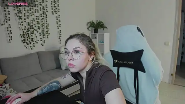 whoa-hoa-hoa-hoa-hoa online show from 01/13/26, 04:22