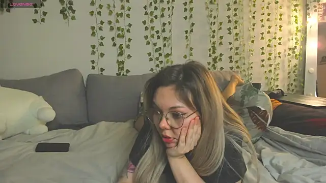 whoa-hoa-hoa-hoa-hoa online show from 02/19/26, 04:37