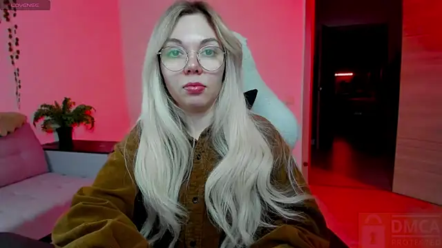 whoa-hoa-hoa-hoa-hoa online show from 11/30/25, 04:52