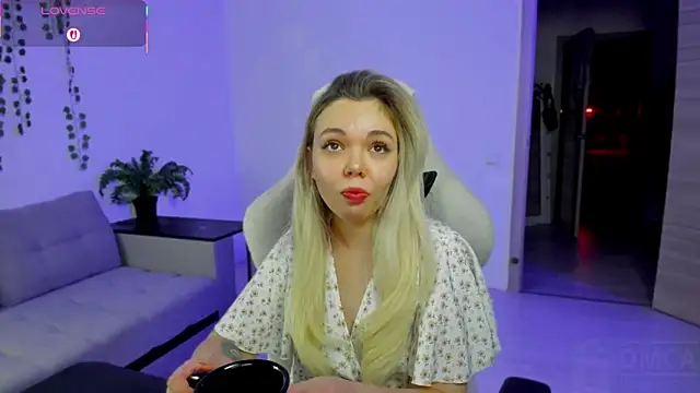 whoa-hoa-hoa-hoa-hoa online show from 11/29/25, 03:23