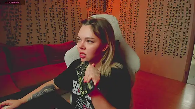 whoa-hoa-hoa-hoa-hoa online show from 03/29/26, 03:24