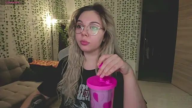 whoa-hoa-hoa-hoa-hoa online show from 03/08/26, 05:38