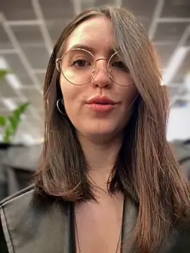 meow girl online show from 10/19/25, 10:07