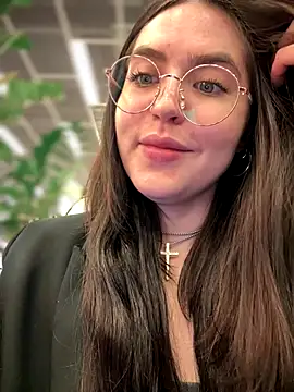 meow girl online show from 09/20/25, 11:04