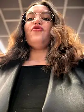 meow girl online show from 11/19/25, 08:03